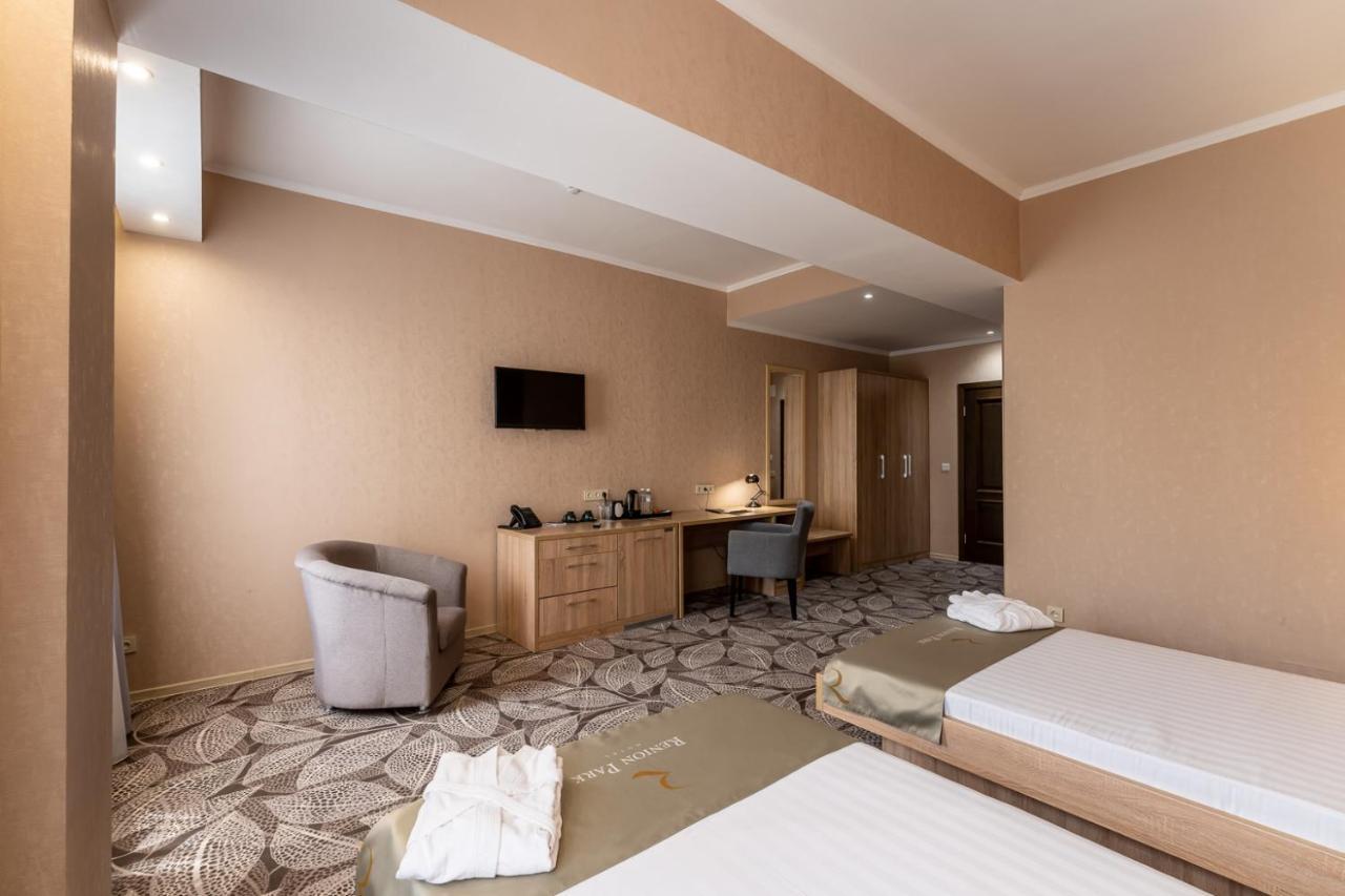 Renion Park Hotel Алмати Екстер'єр фото