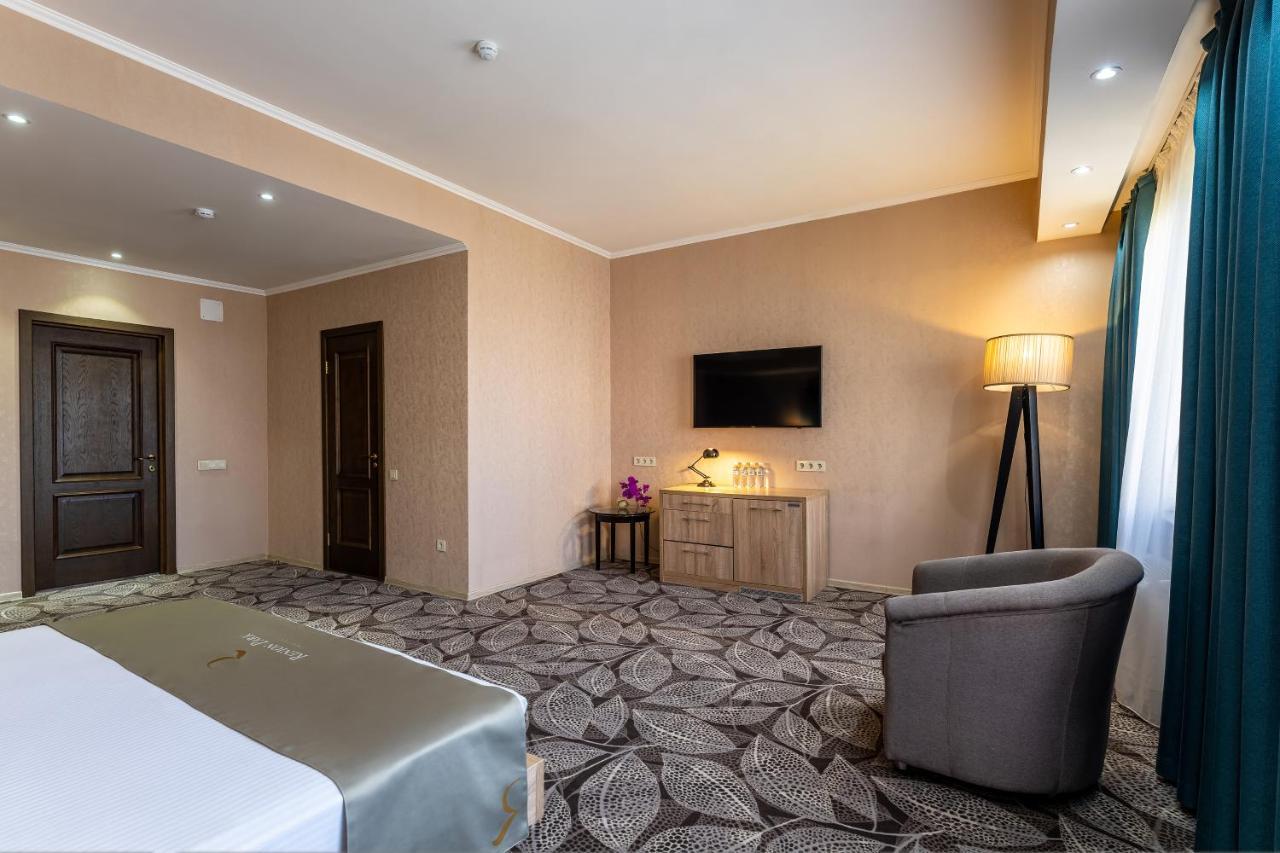 Renion Park Hotel Алмати Екстер'єр фото