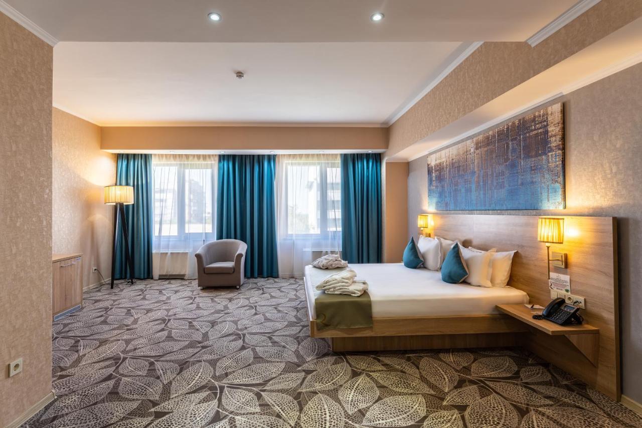 Renion Park Hotel Алмати Екстер'єр фото