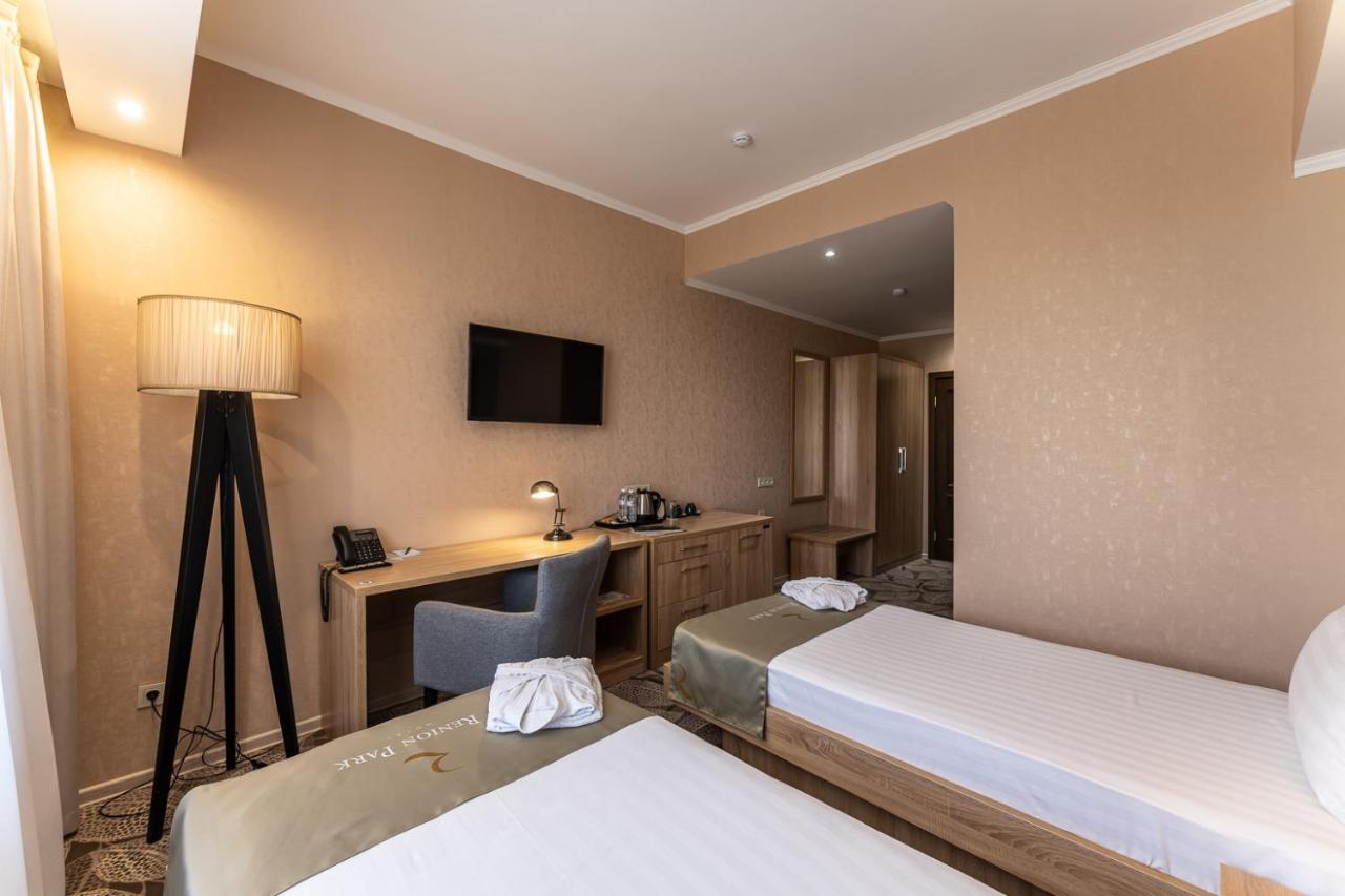 Renion Park Hotel Алмати Екстер'єр фото