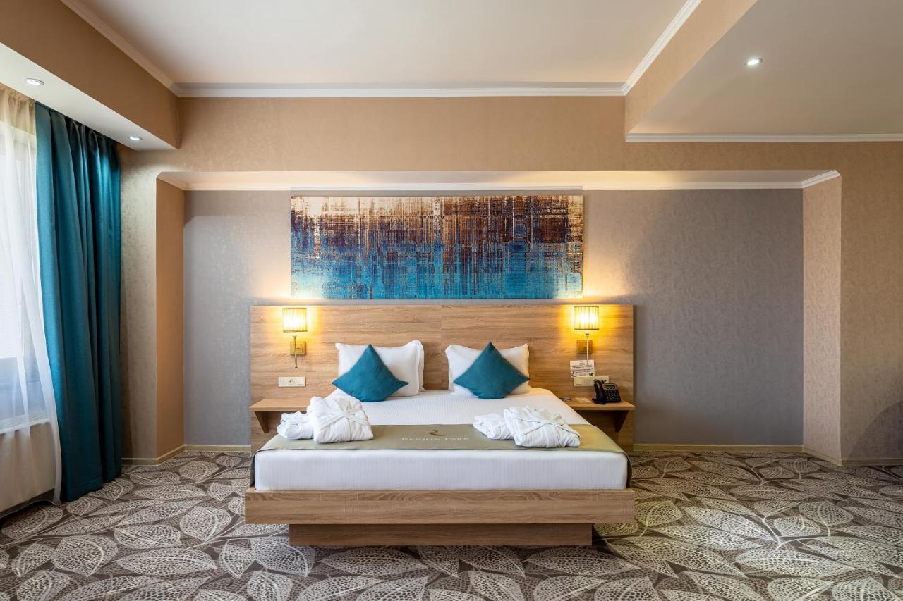 Renion Park Hotel Алмати Екстер'єр фото